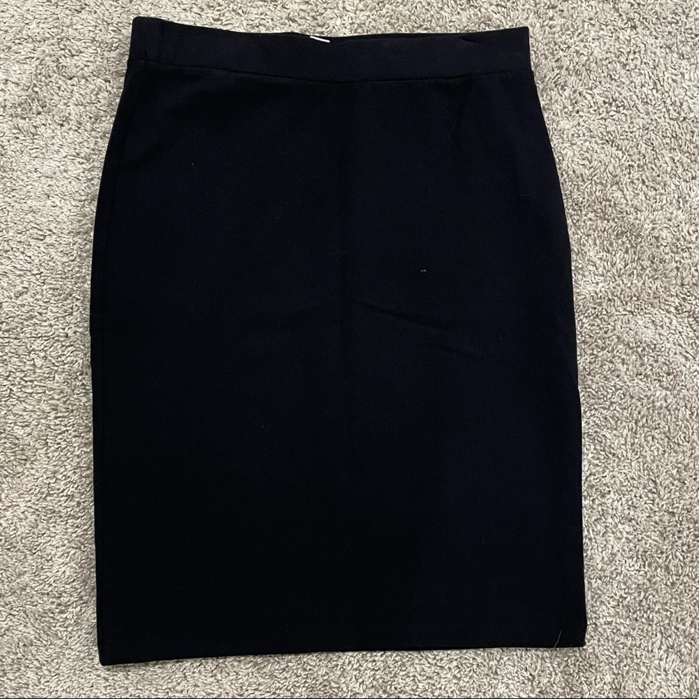 Stretchy black forever 21 skirt